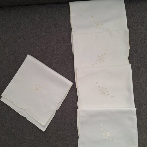 Set of 5 new white satin table runners with design