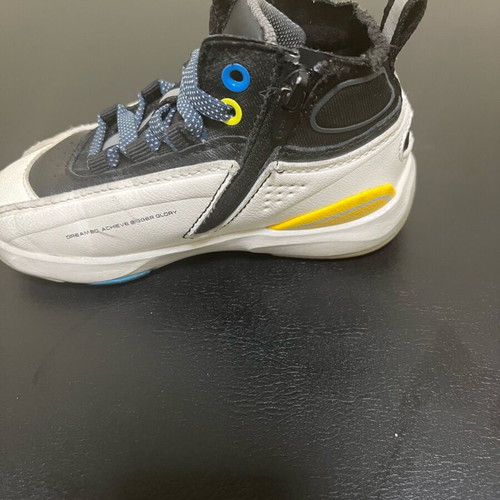 Zara sneakers for boy size 23 like new