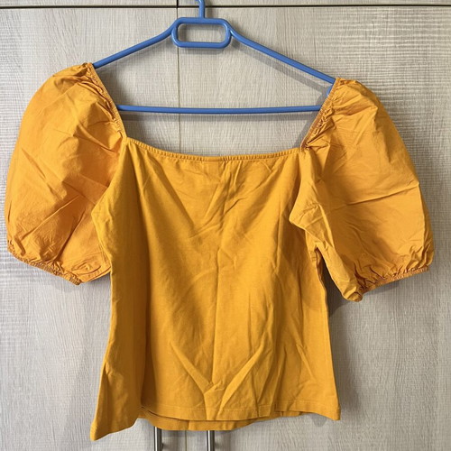 H&M women's t-shirt like new, medium, orange with puff sleeves