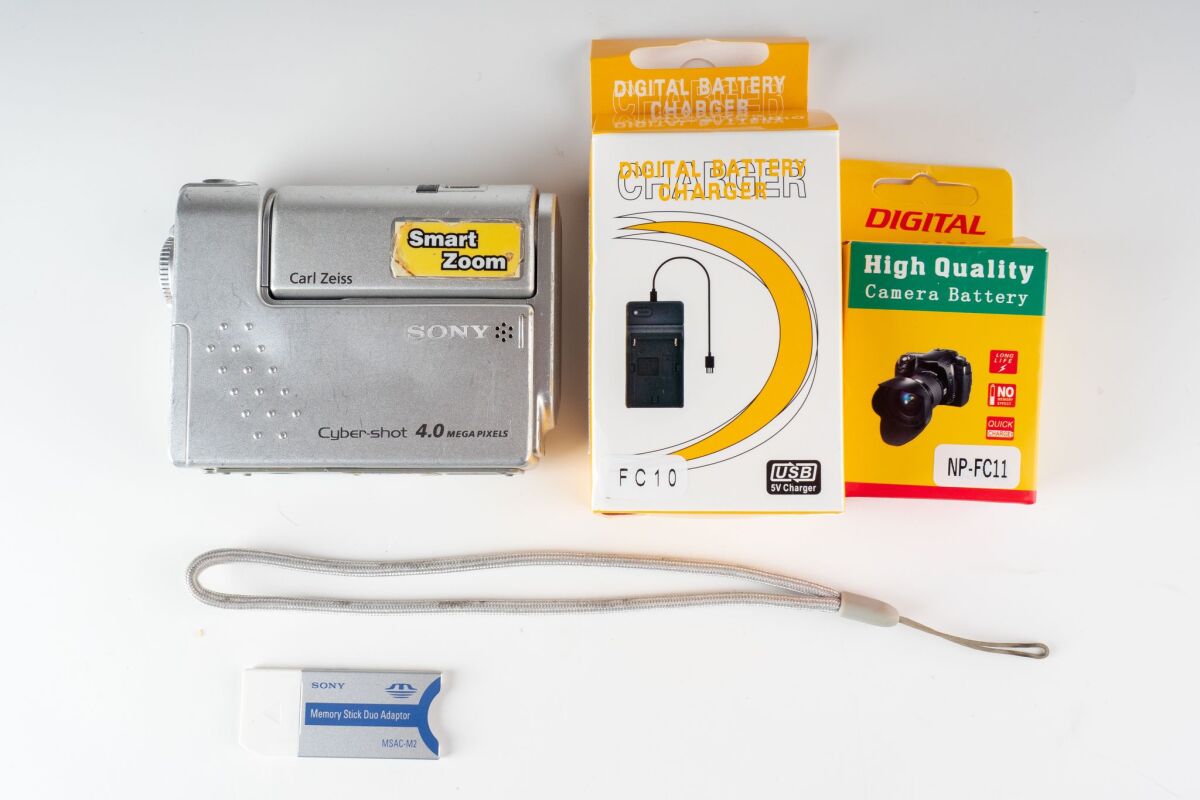 Sony Cyber-shot DSC-F77A digital camera… - € 225,00 - Vendora.cy