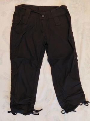 Capri pants like new, black with adjustable gathers
