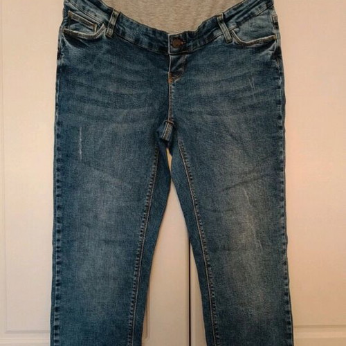 Mamalicious maternity jeans like new with elastic waist and frayed hem