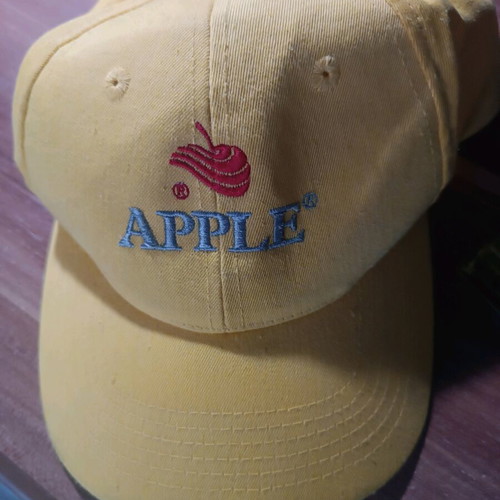Hat yellow, like new, one size