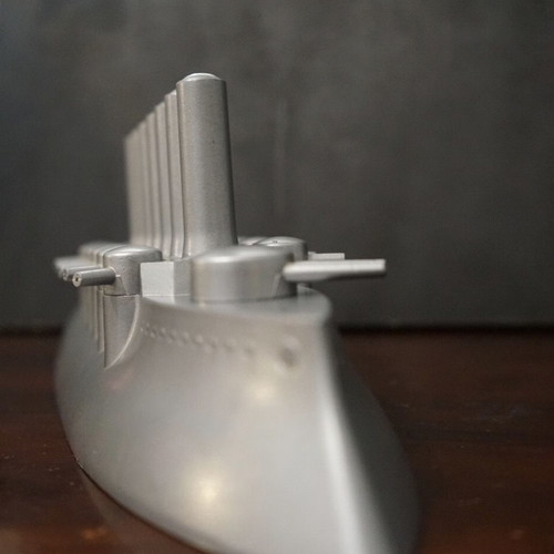 Metal war frigate used with detachable machine guns