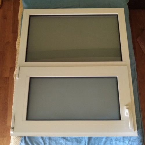 Europa 850 Aluminum Single-Leaf Window with Double Glazing and Vertical Screen, Like New