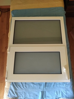 Europa 850 Aluminum Single-Leaf Window with Double Glazing and Vertical Screen, Like New