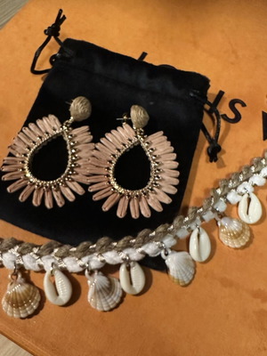 Boho σκουλαρίκια Zara μπεζ σαν καινούργιο με βραχιολάκι ποδιού με κοχύλια δώρο
