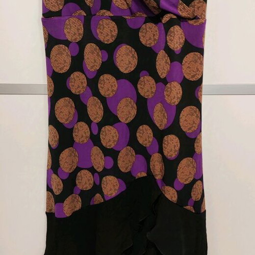 Women's dress like new, size L, with chiffon ruffles and circular patterns