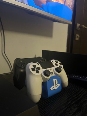 3D Printed Stand for PlayStation PS4 / PS5 Controller New with Logo