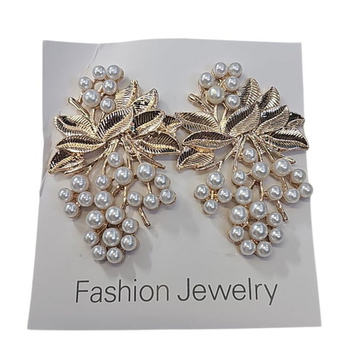 Earrings new, gold color with pearls