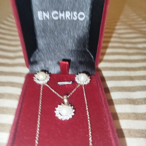 En Chriso jewelry set new, silver necklace and earrings