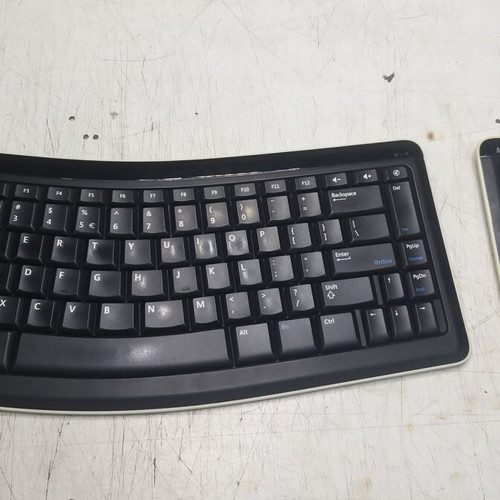 Microsoft Bluetooth Mobile Keyboard 6000 like new with Number Pad