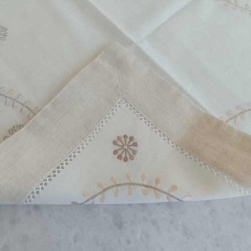 Vintage handmade embroidered table linen 57×57 cm, used
