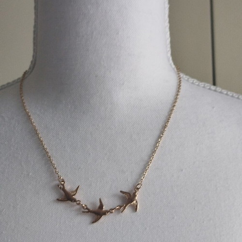 Necklace new with birds gold-colored