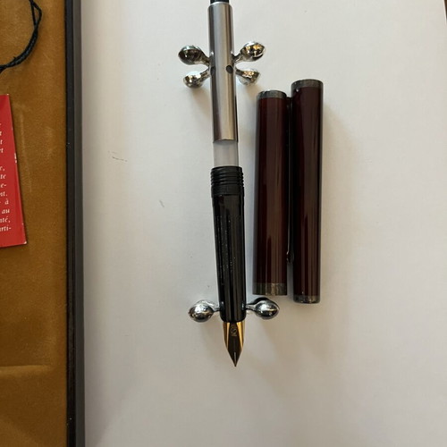 DuPont lacquer pen Chinese with 18kt gold nib used