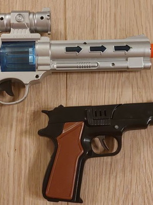 Carnival pistols used, set of 2 without bullet chamber