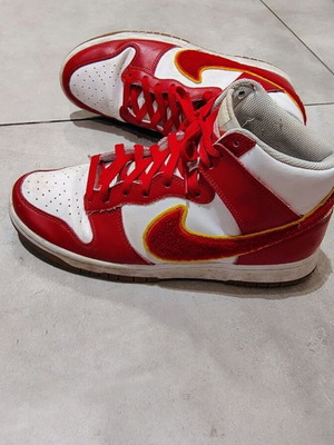 Nike Dunk High Chenille Swoosh Gym Red sneakers size 44.5 used