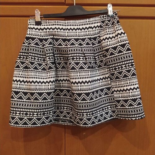 Jennifer skirt like new, black and white