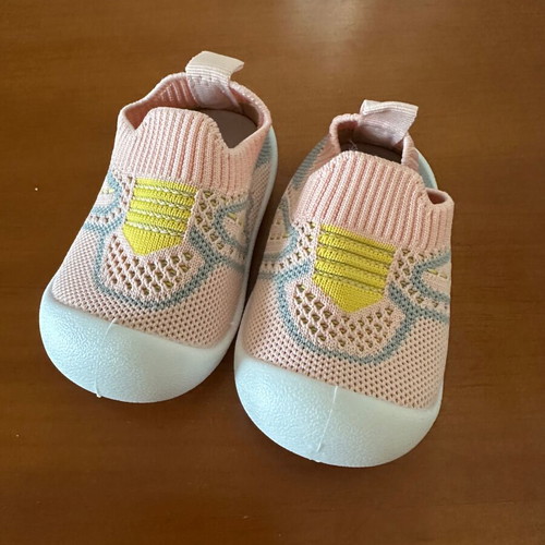 Baby shoes 12-18 months new with elastic sole and fabric
