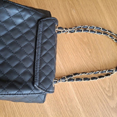 Women's black shoulder bag slightly used