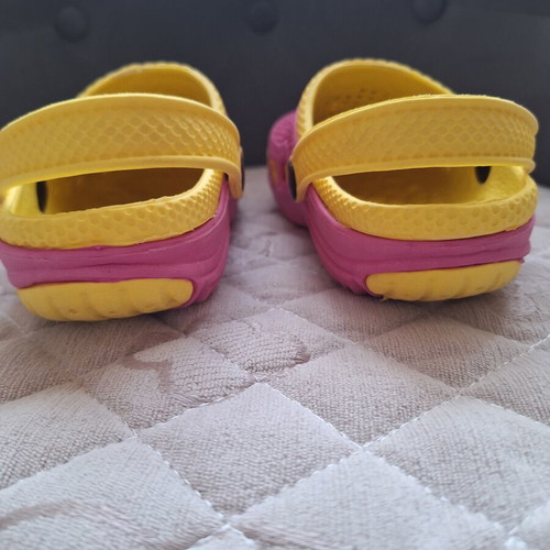Frozen clogs for girls size 29 like new