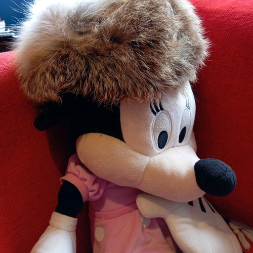 Fur hat like new, size M with box