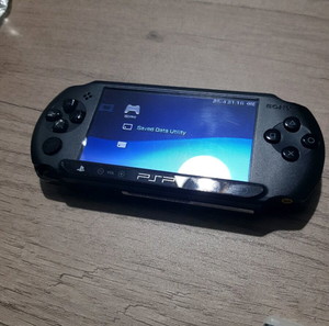 psp Street + 4 games + memory card + charger