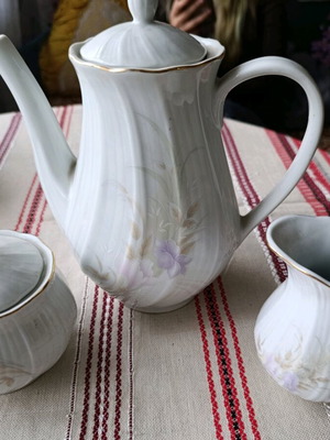 Pitcher, sugar bowl and creamer like new, set