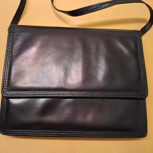 Vintage leather shoulder bag and clutch like new, black