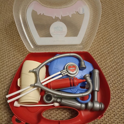 Ecoiffier medical instrument set in case like new