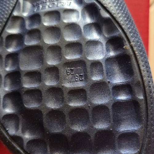 Boys' slippers blue size 28-29 like new