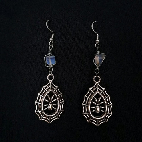 Spider & Moonstone earrings new, silver color