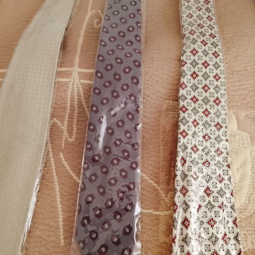 Colored ties set of 5 like new