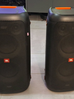 JBL PartyBox 100 stereo set like new, pack of 2, portable Bluetooth speakers