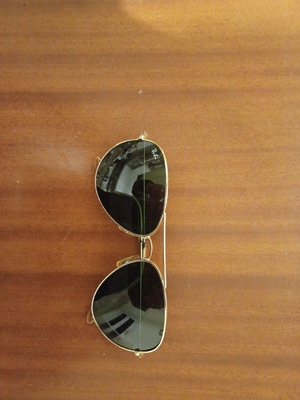 RAY BAN
