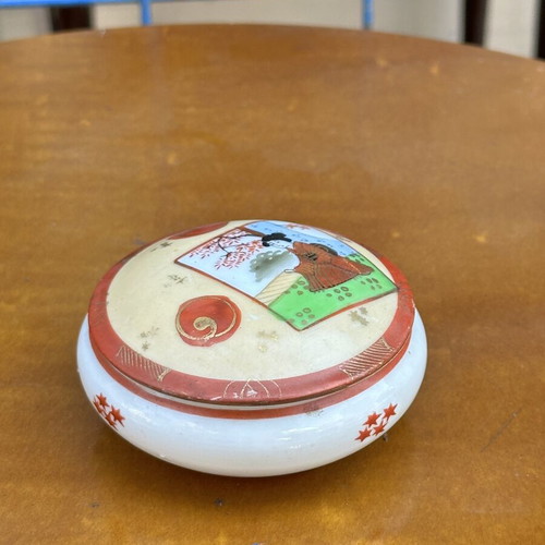 Vintage Japanese Porcelain Box with Geisha Lid used, 8.5 cm
