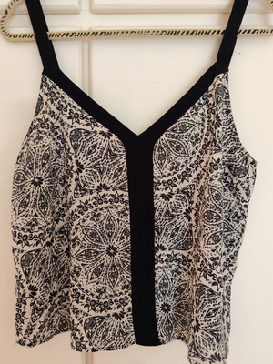 ALE Large Boho κρεμ μαύρο αμάνικο τοπ μεταχειρισμένο, βισκόζη