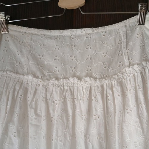 Women's white cotton skirt like new, broderie style