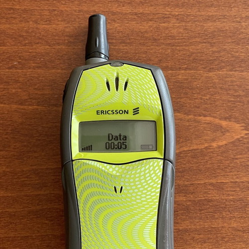 Ericsson T20e mobile phone