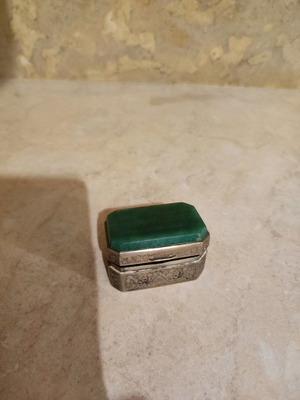 Ασημένιο κουτάκι με πέτρωμα jade μεταχειρισμένο