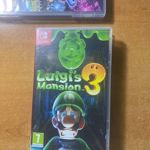 Nintendo Switch like new with 4 games and travel case