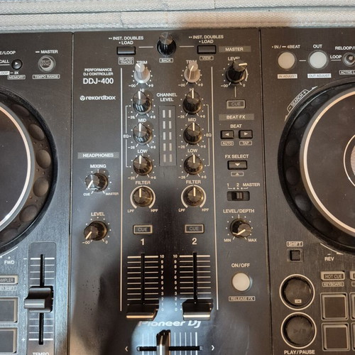 Pioneer DDJ 400 DJ controller with case