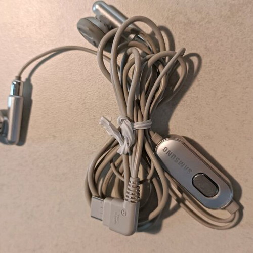 Samsung earbuds like new