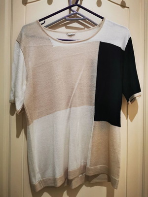 Beige women's blouse like new with geometric patterns