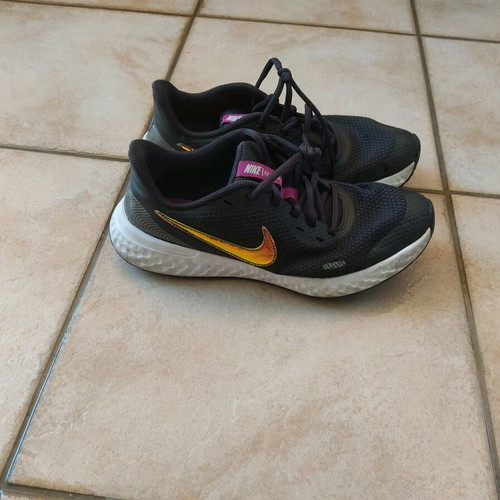 Nike running sneakers used, black with colorful logo, size 39