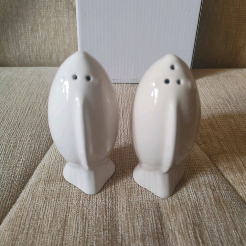 Embossed fish-shaped salt and pepper shaker new