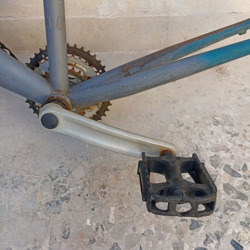 26-Inch Bicycle Frame used, green with minor rust