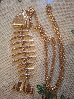 Fishbone necklace new, unworn, gold color