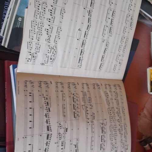 Mozart Klavier-Konzert C-Dur sheet music used, careful with pages