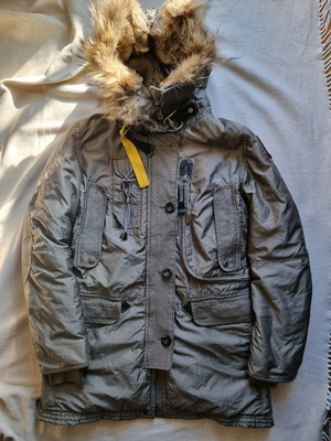 Parajumpers μπουφάν μέγεθος XS μεταχειρισμένο, μπεζ, ζεστό με κουκούλα από αλεπού